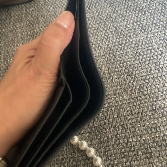 LV Men’s Wallet - Picture 4 of 4